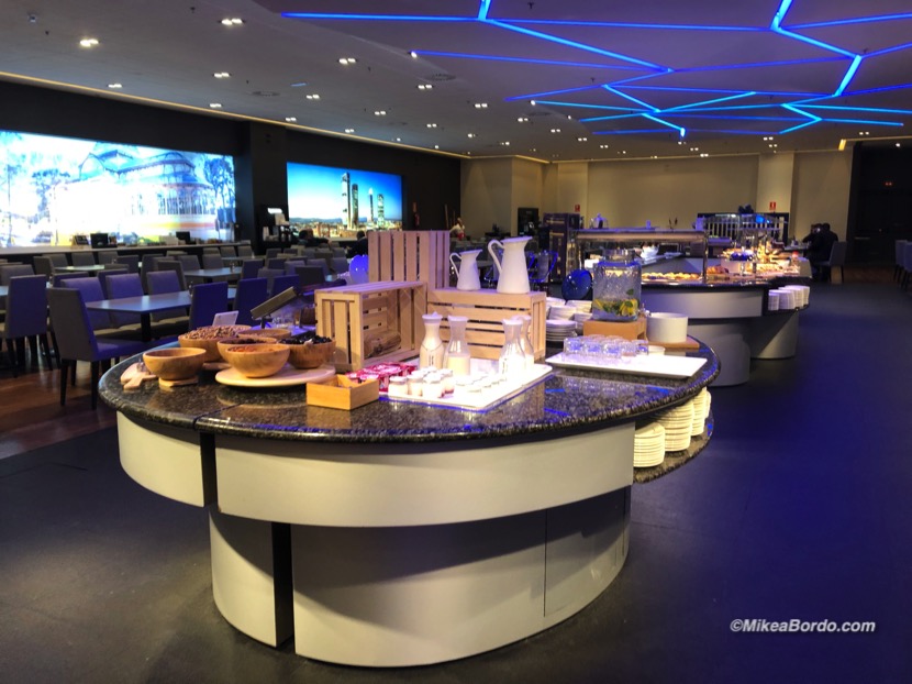 Marriot Madrid Auditorium Executive Lounge Marriott Suite Upgrade MikeaBordo-2